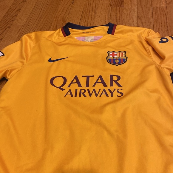 Nike men’s soccer jersey - Picture 9 of 10